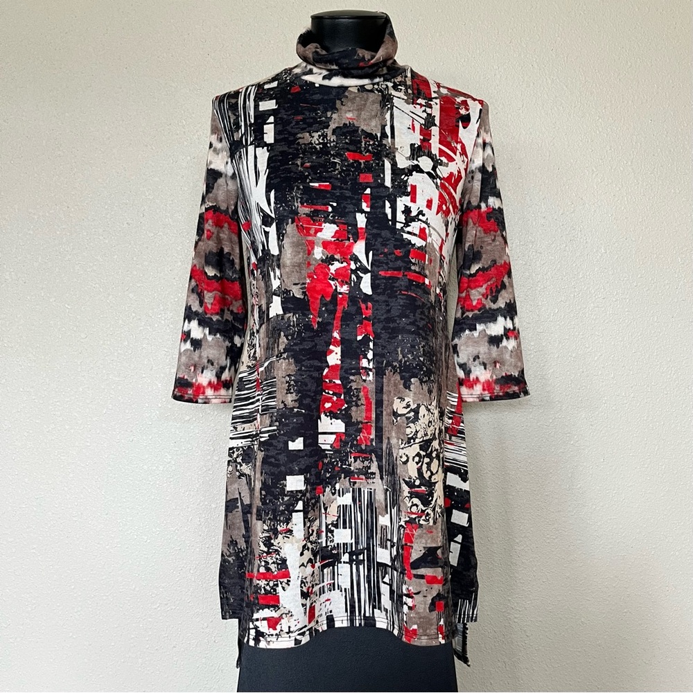 Red and Tan Graphic 3/4 Sleeve Tunic with Mandarin Collar